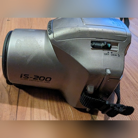 Olympus is-200 35mm Film Camera 28-110 Power Flash - Picture 1 of 12